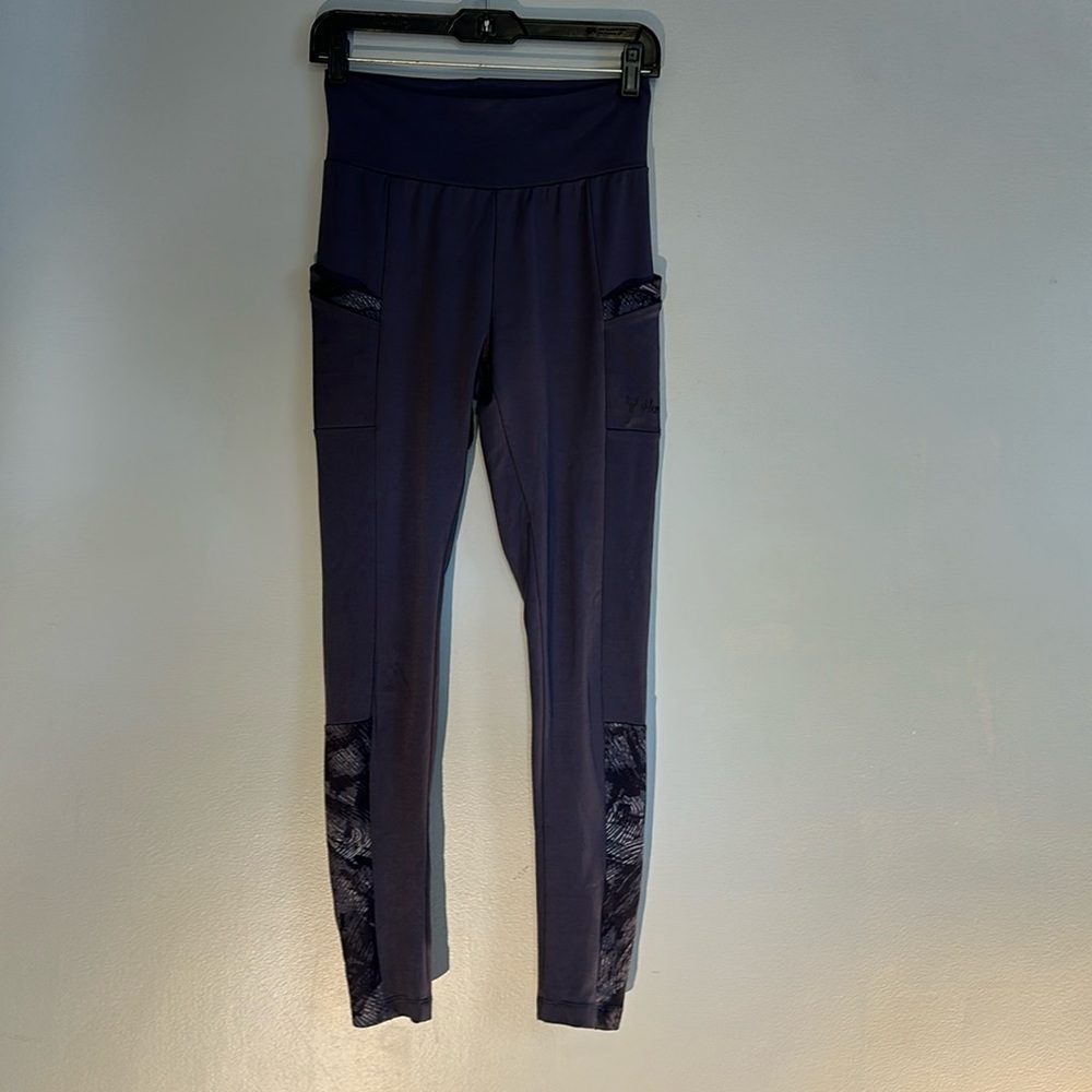GUC blue with abstract panels Huntworth leggings size medium